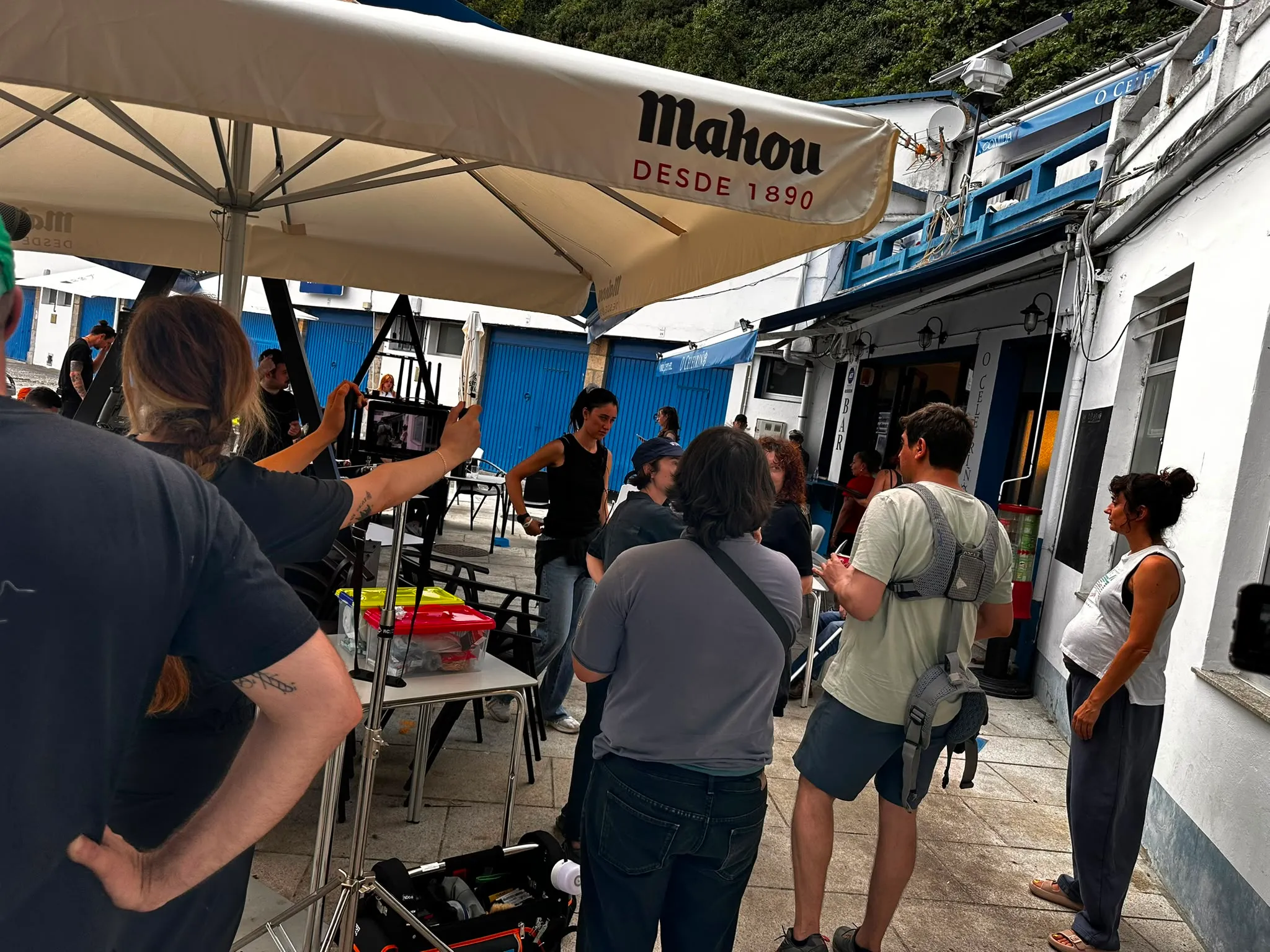 Equipo de rodaje trabajando en exteriores en El Puerto